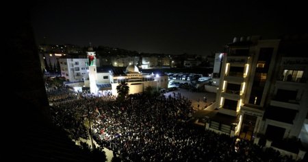 Mii de iordanieni protesteaza la ambasada Israelului. Cer revocarea tratatului de pace cu Israelul