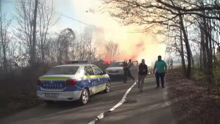 Zi de foc in Prahova. Doua incendii au facut ravagii in localitati apropiate. Era focul foarte mare