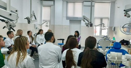 <span style='background:#EDF514'>PROFESOARA</span> universitara din Turcia, impresionata de echipamentele pe care invata studentii din Romania FOTO