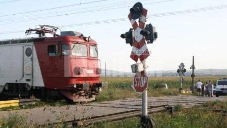 Sute de romani, amendati pentru ca trec ilegal calea ferata