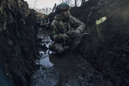 Situatia de pe front devine critica. Fortele ucrainene vor trebui sa cedeze mai multe teritorii Rusiei daca ajutorul militar american nu va sosi in curand - Zelenski