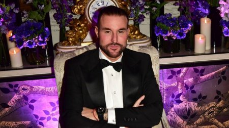 Cine este celebra romanca din Pascani, insarcinata cu designerul milionar Philipp Plein. El si-a parasit <span style='background:#EDF514'>LOGODNICA</span>, cu care are doi copii, pentru a se intoarce la top model