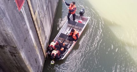 Femeie disparuta, cautata cu echipamente sofisticate in apele unui baraj de pe raul Olt. Misterul din jurul <span style='background:#EDF514'>DISPARITIE</span>i VIDEO