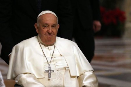 Papa Francisc a venit in fata <span style='background:#EDF514'>CREDINCIOSI</span>lor la slujba de Inviere de la basilica Sfantul Petru