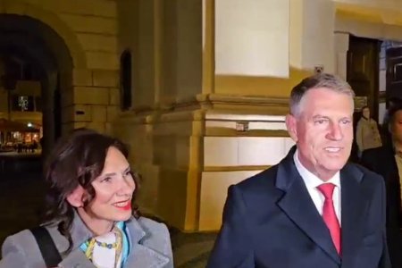 Klaus Iohannis a fost cu sotia la slujba de Inviere la Sibiu. Mesajul pentru cei care sarbatoresc Pastele Catolic