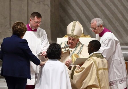 Papa Francisc, mesaj despre speranta la slujba de Inviere de la <span style='background:#EDF514'>VATICAN</span>. Daca ii permitem lui Iisus sa ne ia de mana niciun esec nu ne va condamna la deznadejde