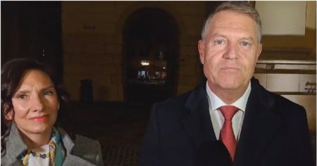 Presedintele Iohannis si sotia sa au fost la slujba de Paste la Biserica romano-catolica Sfanta Treime din Sibiu VIDEO