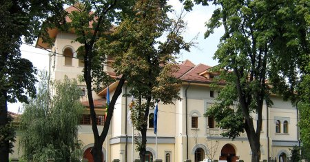 Palatul de la Sosea in care a copilarit <span style='background:#EDF514'>REGELE MIHAI</span>. Bucurestenii trec zilnic pe langa el fara sa-i stie istoria tumultoasa