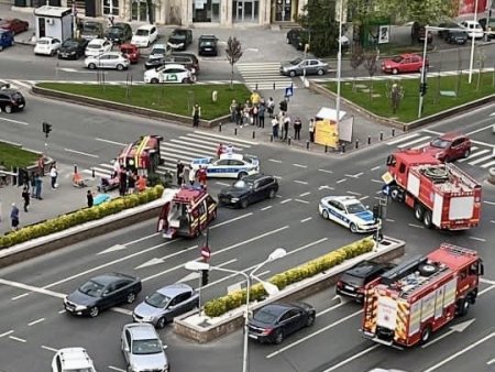 Paramedicul si pacientul din ambulanta SMURD implicata in accidentul din Capitala, raniti