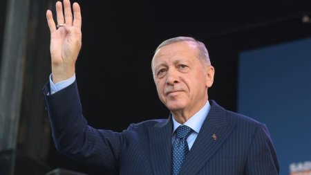 Erdogan i-a transmis lui Mark Rutte ca Turcia va sustine un <span style='background:#EDF514'>NOU SEF</span> NATO in functie de nevoile si asteptarile sale