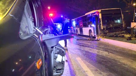Accident in Bucuresti. Un autobuz a lovit cu putere o masina in care se afla si un copil. VIDEO, <span style='background:#EDF514'>GALERIE FOTO</span>