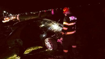 Accident feroviar in Botosani. Doua tinere au ajuns la spital dupa ce masina lor a fost lovita de tren