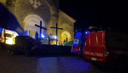 25 de oameni au ajuns la spital, dupa ce s-au <span style='background:#EDF514'>INTOXICAT</span> cu gaz in Sambata Sfanta de Pastele Catolic, intr-o biserica din Italia: Au inceput sa cada ca popicele
