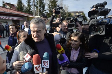 Gigi Becali, dupa ce a vazut imaginile senzationale cu Dan Sucu printre fani: Te duci, faci, dregi, mananci parizer si te intorci dispretuit. Nu mai bine stau eu acasa in pat?