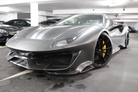 Doua masini Ferrari, de 1 milion de euro, au fost furate dintr-o parcare subterana din Düsseldorf. 