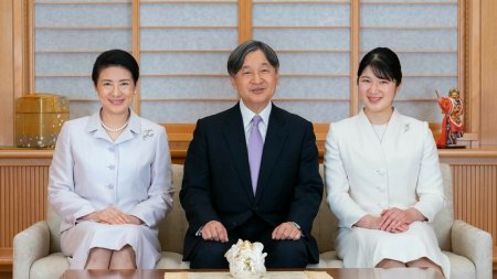 Familia <span style='background:#EDF514'>IMPERIAL</span>a a Japoniei si-a facut debutul, cu prudenta, pe Instagram. De ce au fost dezamagiti internautii