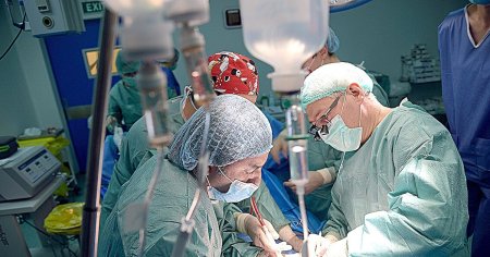 Transplant de ficat realizat in premiera la Iasi. O mama cu patru copii a primit organul salvator