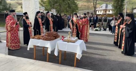<span style='background:#EDF514'>VICTIMELE</span> masacrului de la Fantana Alba au fost comemorate la Manastirea Putna