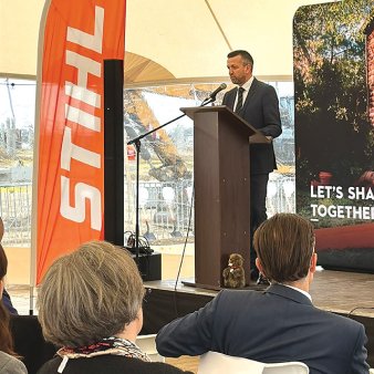 Stihl a demarat constructia noii fabrici de 165 mil. euro la Oradea. Oradea a atras in ultimii ani mai multe investitii de amploare, cea mai mare fiind fabrica Nokian <span style='background:#EDF514'>TYRES</span> de 650 milioane de euro.