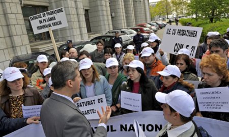 Consilierii din serviciile de probatiune organizeaza un miting de protest in Piata Victoriei