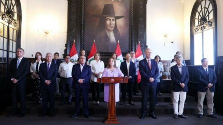 O treime a Guvernului din Peru demisioneaza in urma scandalului Rolexgate. Presedinta, acuzata de imbogatire <span style='background:#EDF514'>ILICI</span>ta