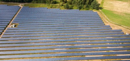 <span style='background:#EDF514'>PROCREDIT</span> Bank finanteaza cu 3,4 mil. euro constructia a doua parcuri fotovoltaice in Prahova, cu capacitati de 5,6 MWp si 4,3 MWp