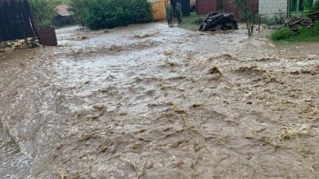 Cod galben de inundatie pe rauri din Maramures si <span style='background:#EDF514'>SATU M</span>are