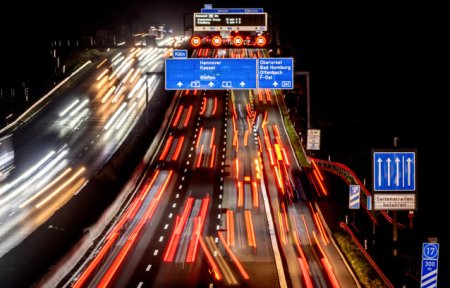 Dezbatere in Germania in privinta unei limite de viteza pe autostrada pentru reducerea <span style='background:#EDF514'>EMISII</span>lor. Ce spune ministrul Transporturilor