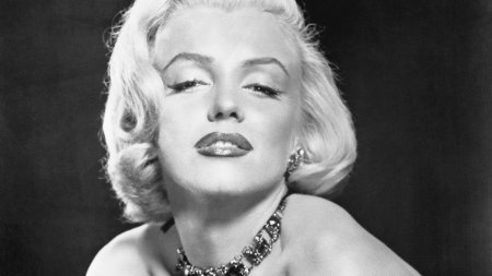 Cripta de langa mormantul lui Marilyn <span style='background:#EDF514'>MONROE</span> a fost vanduta cu 195.000 de dolari. Cumparatorul visa sa stea langa vedeta