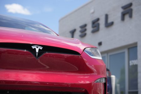 Tesla: Livrarile de autovehicule au scazut in primele trei luni din acest an