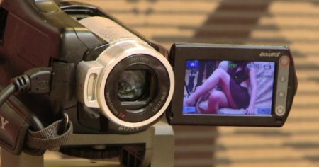 Pedeapsa primita de mama care si-a obligat fiicele minore sa faca videochat si sex intre ele