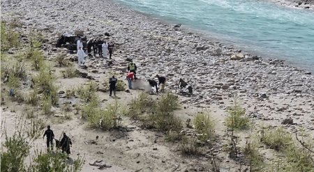 Opt morti intr-un accident pe ruta balcanica. O masina cu migranti urmarita de politie a zburat in albia unui rau, in Albania