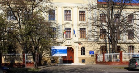 Zeci de copii si profesori de la un Colegiu din Timisoara au ajuns de urgenta la spital. Cursurile au fost intrerupe, este cercetata cauza