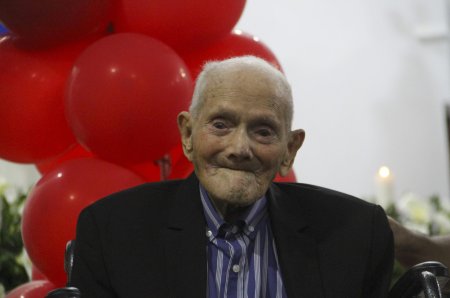 Cel mai varstnic barbat din lume a murit la 114 ani. Venezueleanul Juan Vicente Perez Mora avea 11 copii si 41 de <span style='background:#EDF514'>NEPOT</span>i