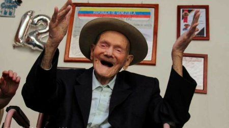 Cel mai varstnic barbat din lume a murit la 114 ani. Avea 11 copii si 41 de <span style='background:#EDF514'>NEPOT</span>i