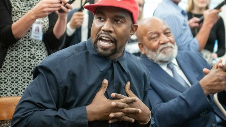 Kanye West a fost acuzat de rasism si antisemitism de unul dintre <span style='background:#EDF514'>FOSTII</span> lui angajati. Nu trebuie sa fiti grasi