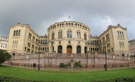 <span style='background:#EDF514'>AMENINTARE CU BOMBA</span> in parlamentul norvegian