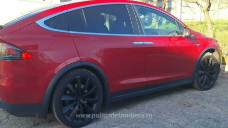 O masina Tesla de 40.000 de euro a fost confiscata de politistii din <span style='background:#EDF514'>HUSI</span> dupa un control. Ce au descoperit | FOTO