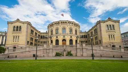 Amenintare cu bomba la Parlamentul Norvegiei. Cladirea a fost evacuata
