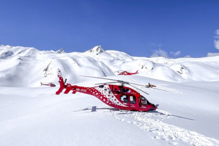 Cel putin trei persoane au murit dupa ce un elicopter cu turisti s-a prabusit in Alpii Elvetieni