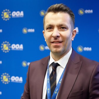 Frizerul Cristian Pascu, numit la Oficiul National pentru <span style='background:#EDF514'>JOCURI DE NOROC</span>, a fost revocat din functie dupa doua zile