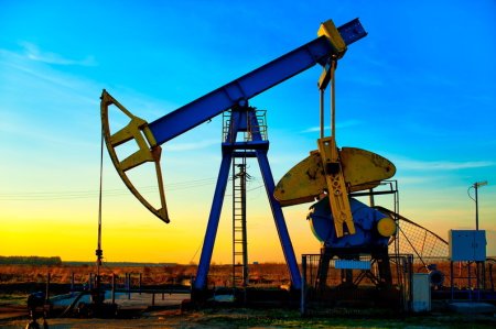 <span style='background:#EDF514'>OPEC</span>+ a mentinut neschimbata, miercuri, politica privind productia de petrol; Preturile petrolului, la maximele ultimelor cinci luni