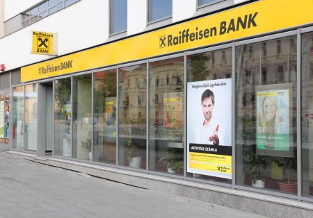Seful bancii centrale a Austriei: Exista un risc minor in planul RBI de a cumpara o participatie la Strabag