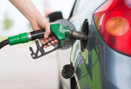 Cat costa benzina si <span style='background:#EDF514'>MOTORINA</span> astazi