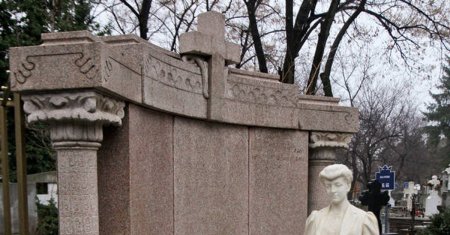 Povestea statuii Doamna cu umbrela din cimitirul Bellu iti va rupe sufletul in doua. Ce mesaj cutre<span style='background:#EDF514'>MURAT</span>or este scris pe peretele monumentului
