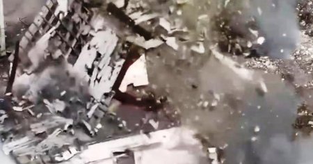 Casa ocupata de rusi, distrusa intr-o explozie spectaculoasa cu o drona trimisa pe geam VIDEO