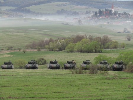 Exercitiu militar la Cincu: Sute de <span style='background:#EDF514'>SOLDATI ROMANI</span> si aliati trag cu munitie reala, sub atenta supraveghere a Frantei, avertizata de Rusia