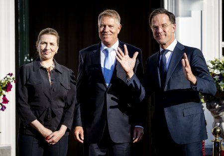 Mark Rutte primeste sprijinul a inca doua tari NATO in cursa pentru <span style='background:#EDF514'>SEFIA</span> aliantei militare. „Este un lider intelept, cu o experienta solida”