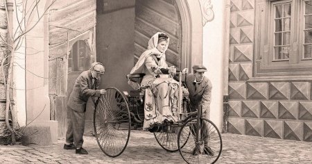 Istoria primei calatorii cu masina din istorie. Martha Benz si drumul facut cu un vehicul cu trei roti, pe care l-a reparat cu acul de la palarie VIDEO