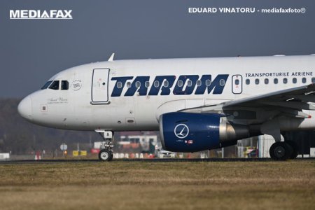 Probleme tehnice depistate la un avion operat de compania Tarom. Doi oficiali romani, blocati la sol